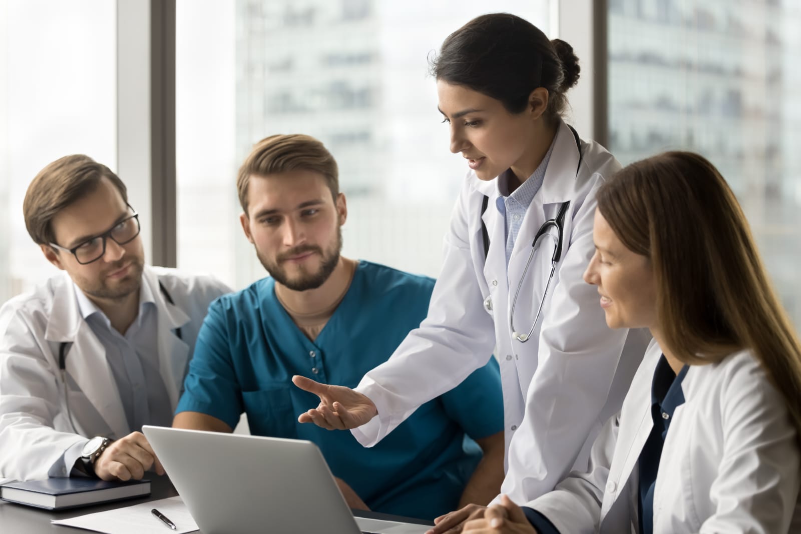 Doctors of a hospital is sharing feedback on the data analysis put before them